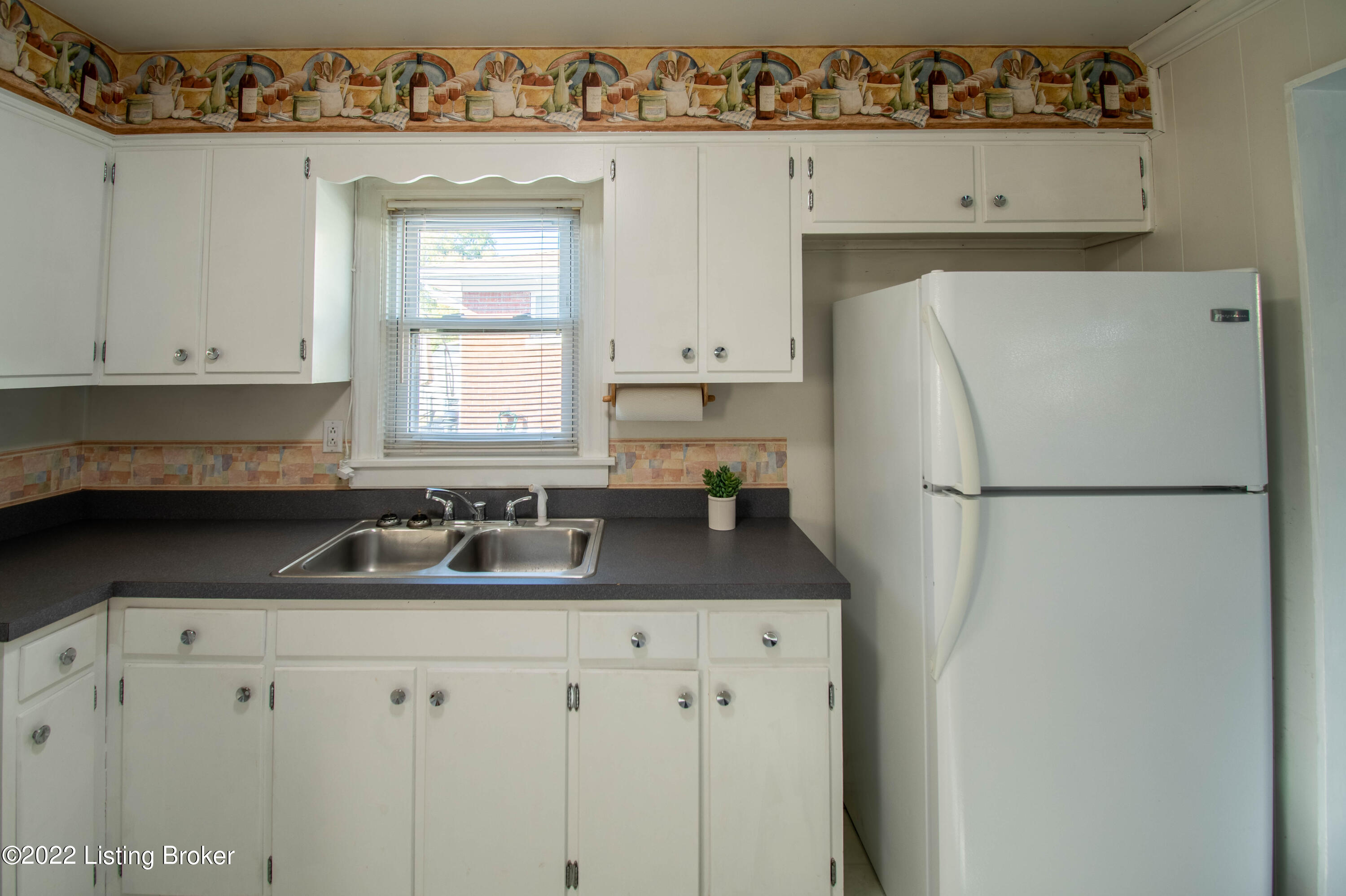 10612 Deering Road Louisville, KY 40272 - Photo 8 of 23 DSC_2524-HDR