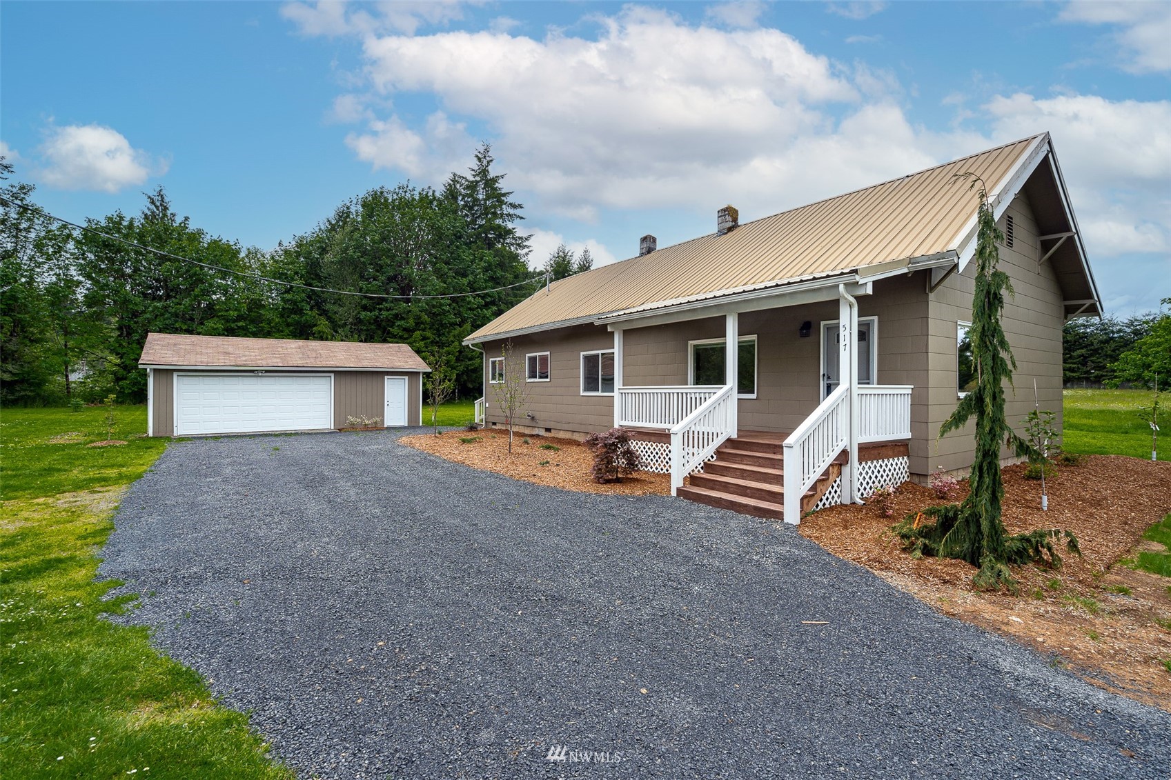 517 Leudinghaus Road Chehalis, WA 98532 - Photo 1 of 37 a front view of a house with a yard and garage