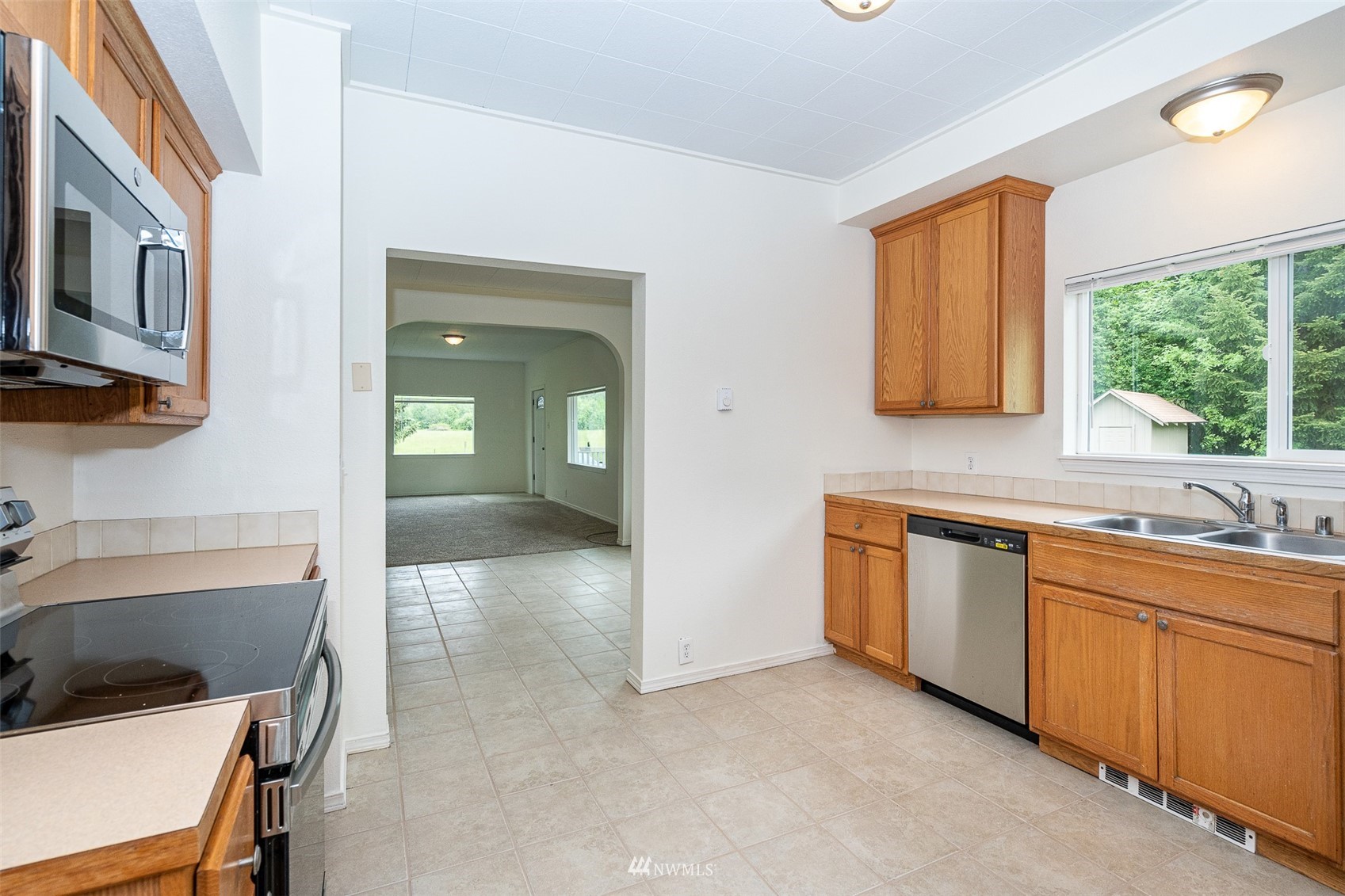 517 Leudinghaus Road Chehalis, WA 98532 - Photo 11 of 37 a view of a kitchen cabinets and a sink
