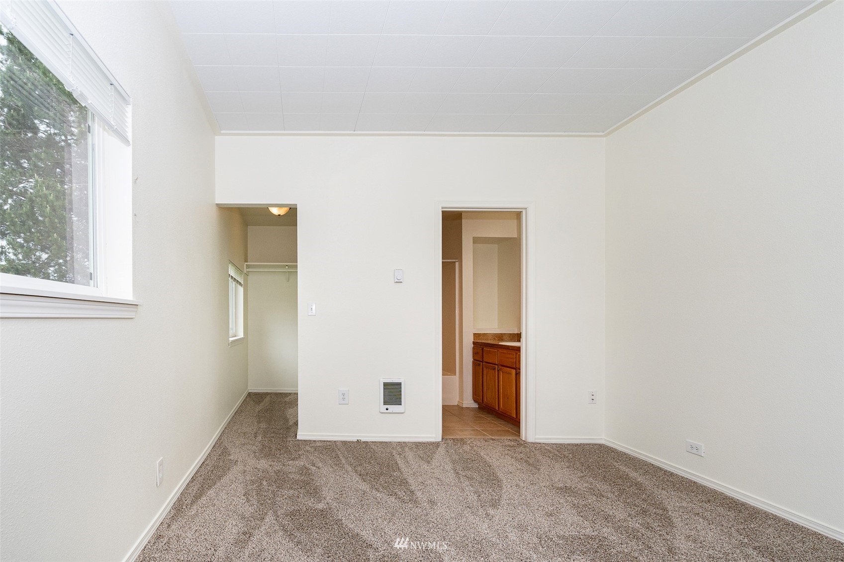 517 Leudinghaus Road Chehalis, WA 98532 - Photo 13 of 37 an empty room with windows
