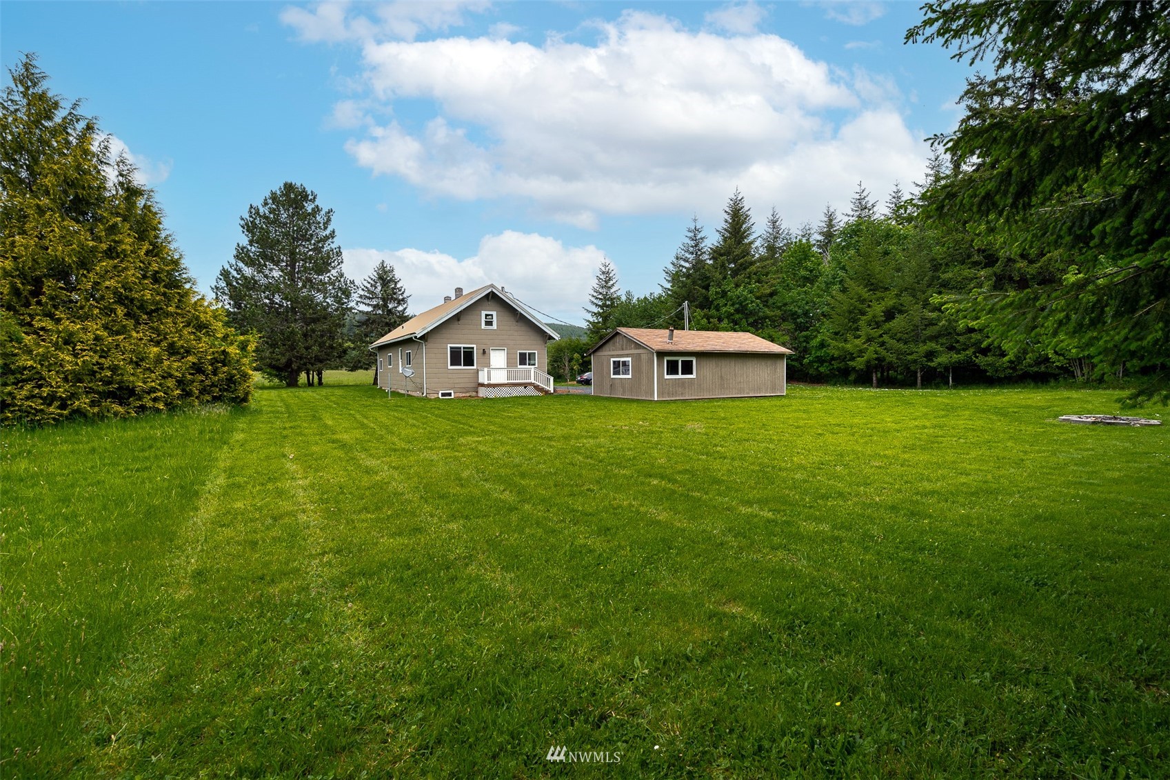517 Leudinghaus Road Chehalis, WA 98532 - Photo 28 of 37 a view of a house with a yard