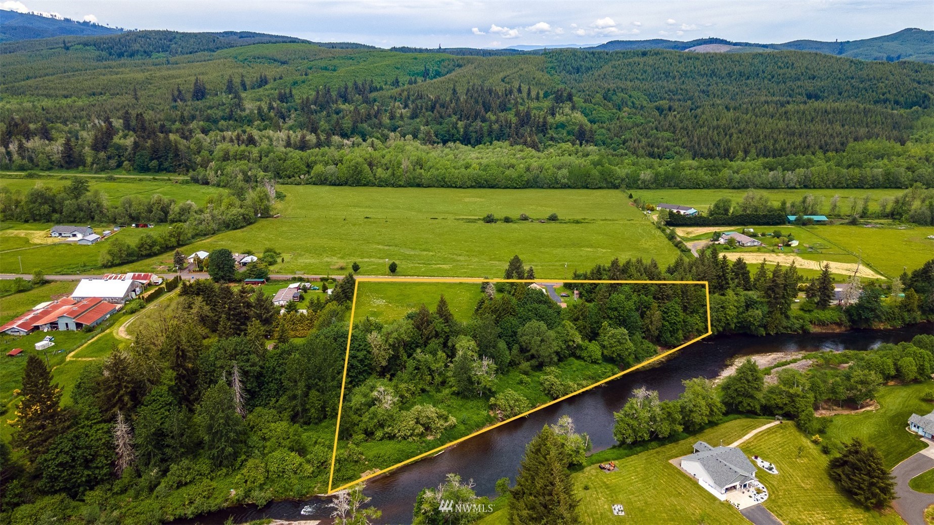 517 Leudinghaus Road Chehalis, WA 98532 - Photo 35 of 37 a view of a city with lush green forest