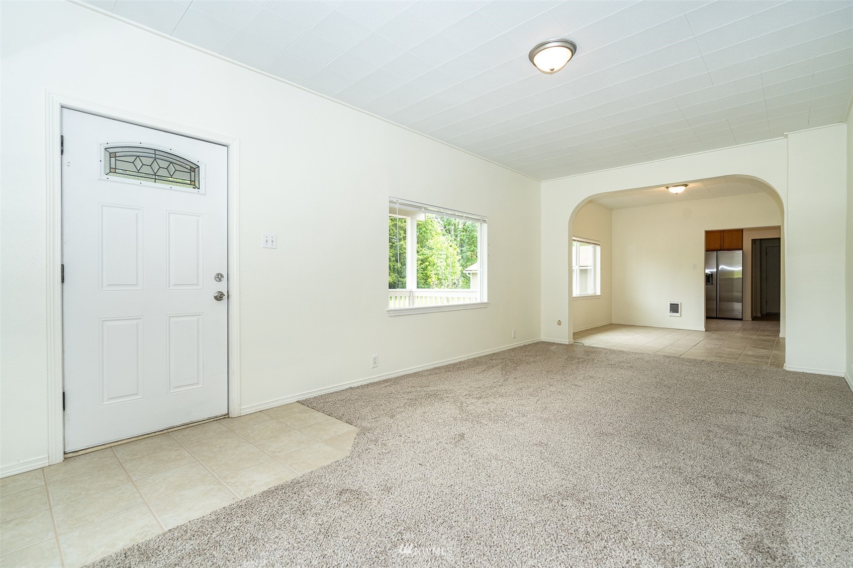 517 Leudinghaus Road Chehalis, WA 98532 - Photo 6 of 37 an empty room with windows and closet