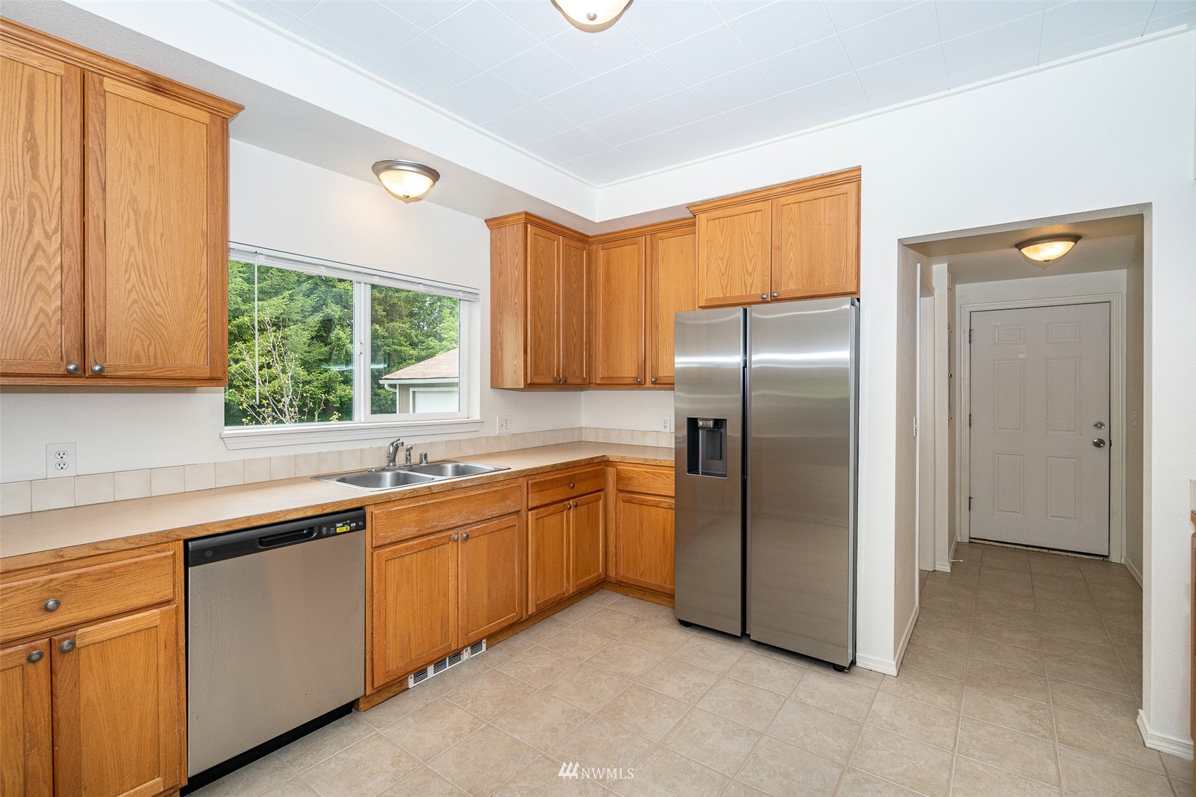 517 Leudinghaus Road Chehalis, WA 98532 - Photo 10 of 37 a kitchen with stainless steel appliances granite countertop a refrigerator and a sink
