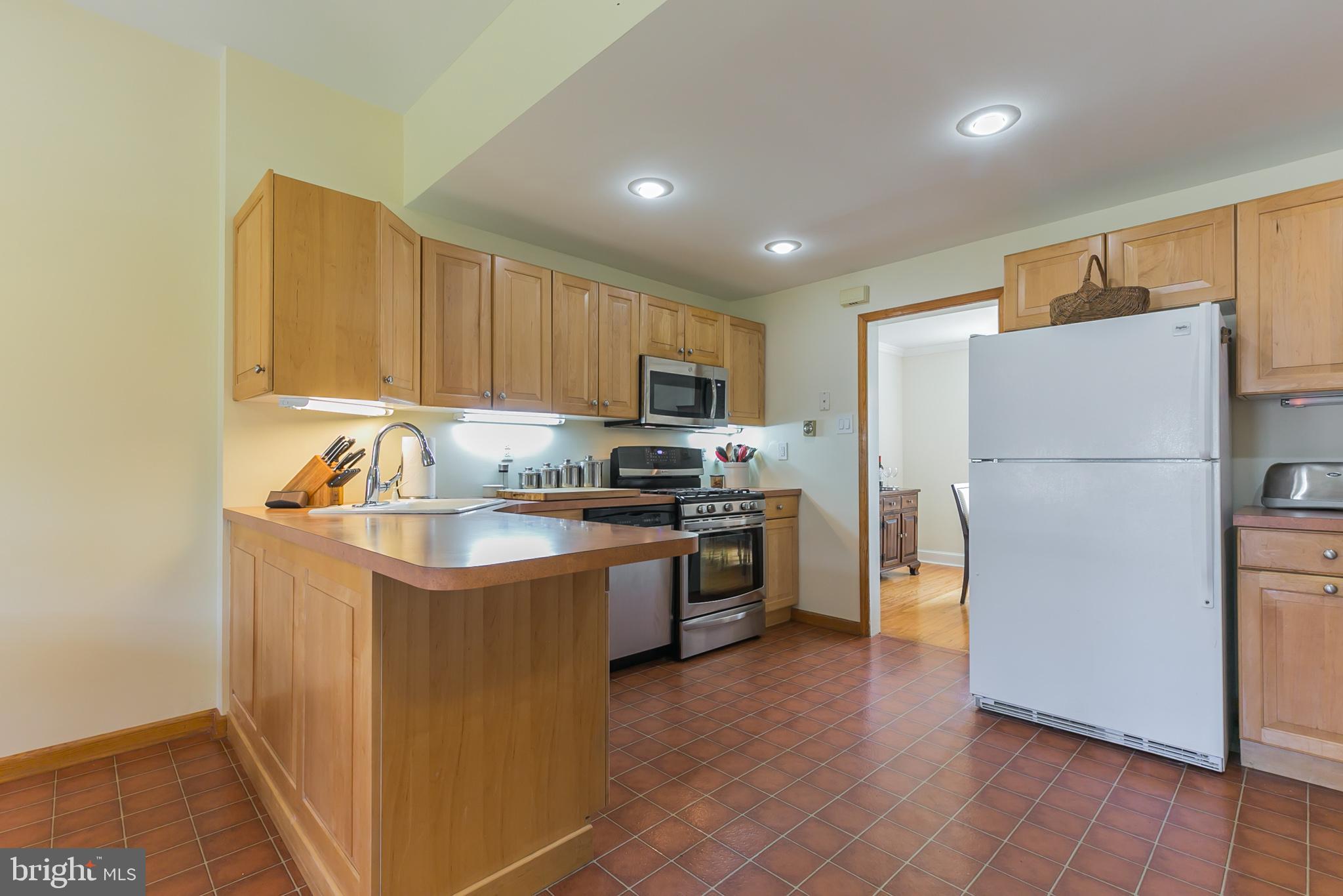 228 Farnham Road Havertown, PA 19083 - Photo 11 of 24