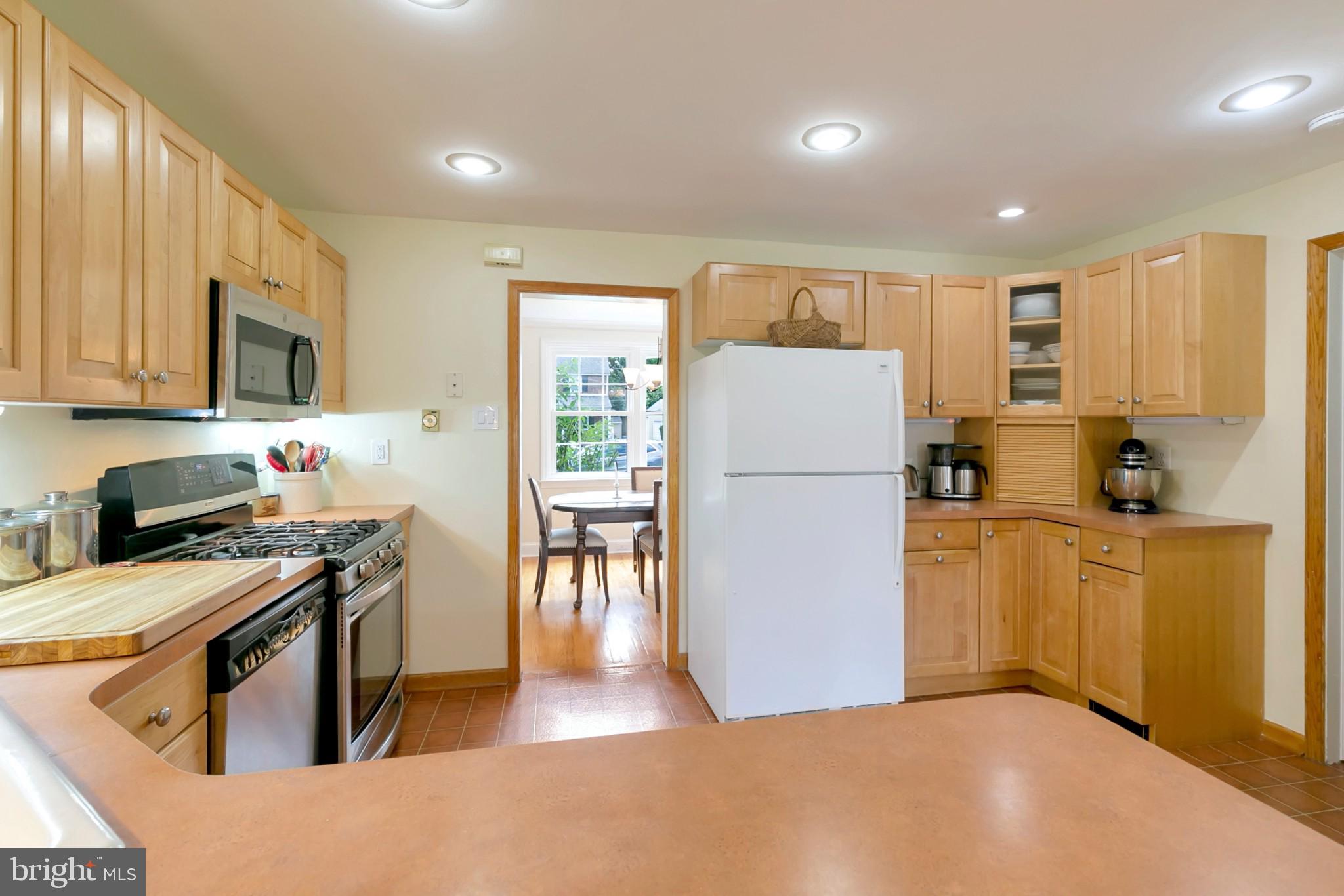 228 Farnham Road Havertown, PA 19083 - Photo 12 of 24
