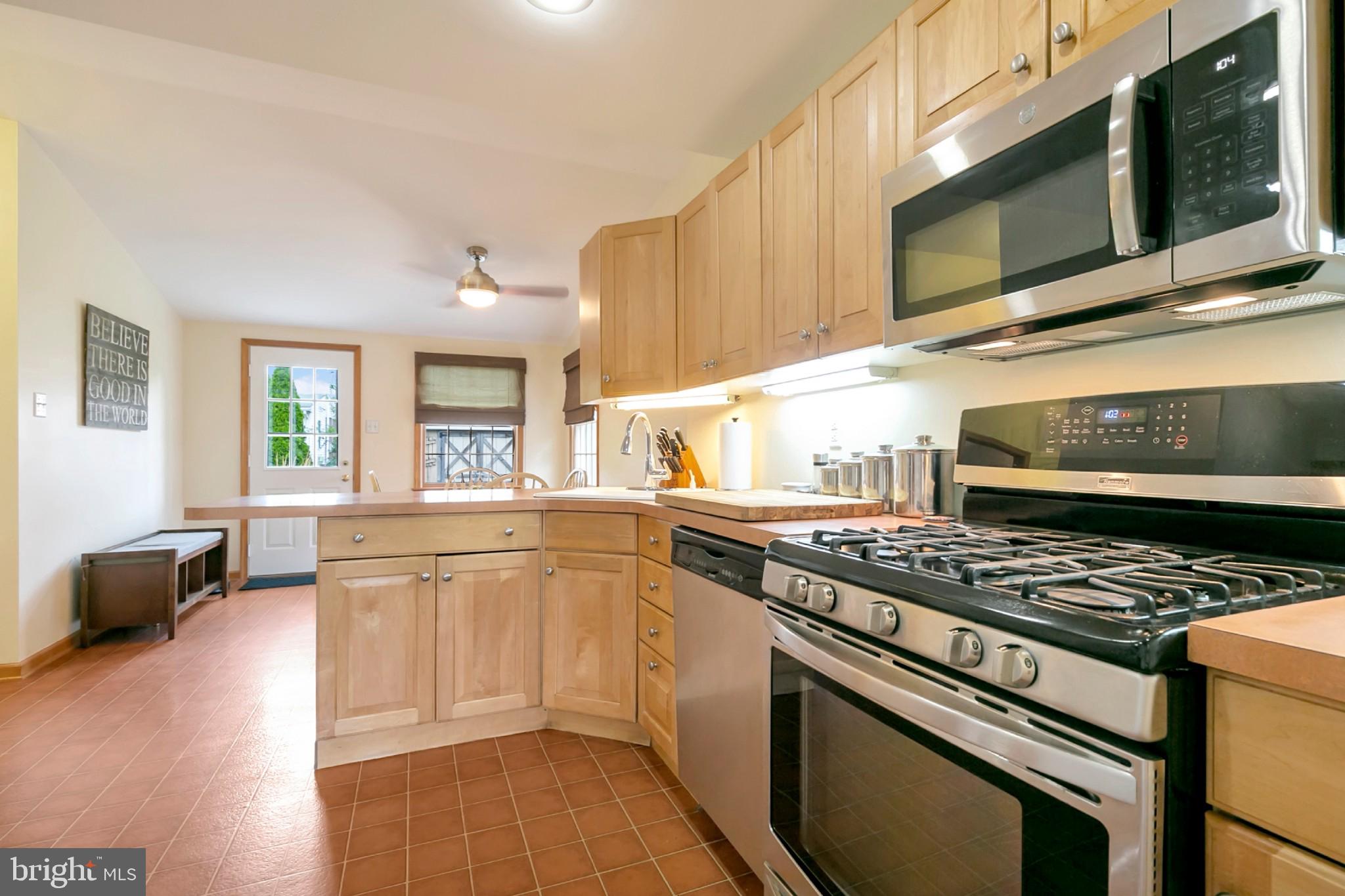 228 Farnham Road Havertown, PA 19083 - Photo 8 of 24