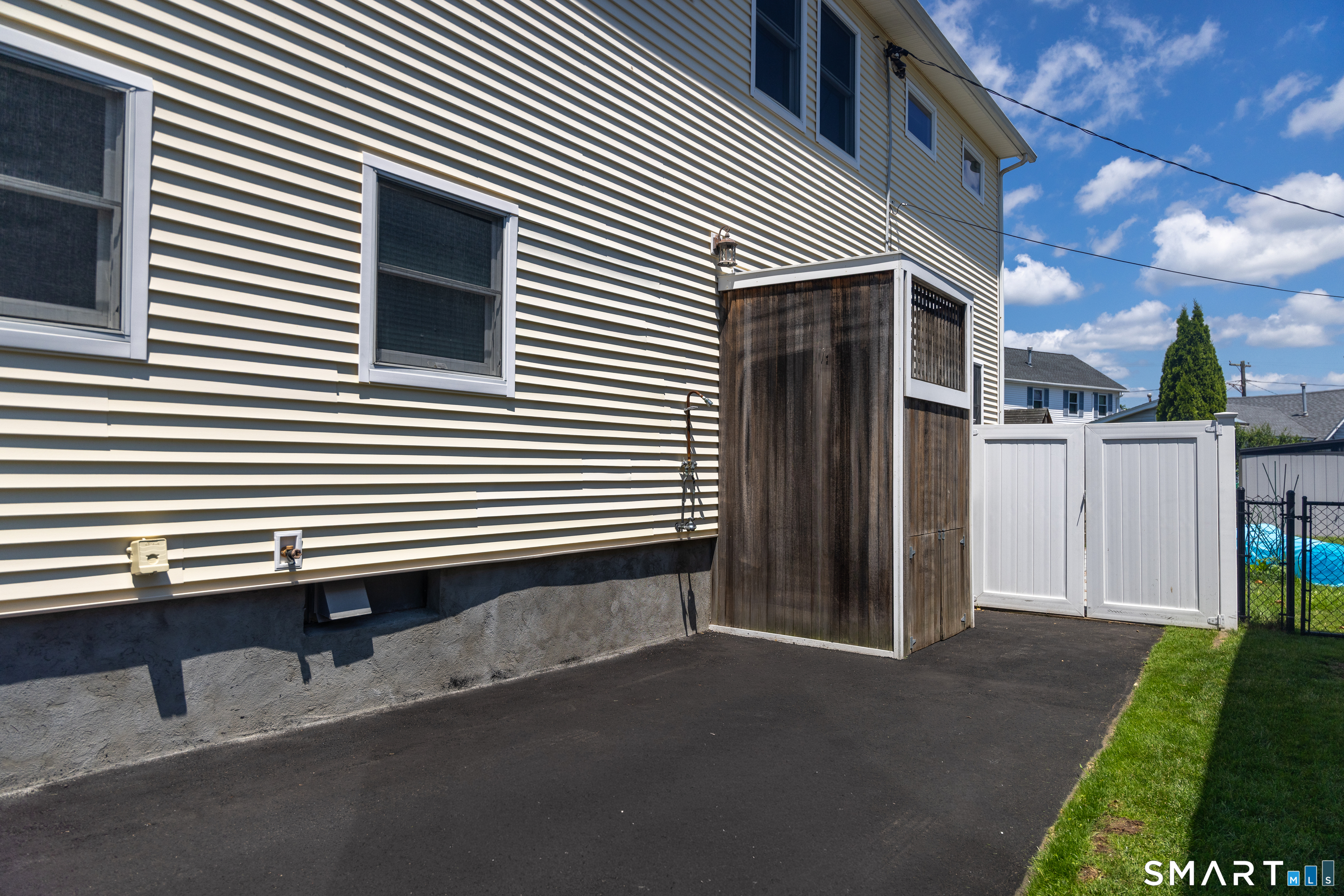 18 Waverly Road Branford, CT 06405 - Photo 33 of 40 Exterior After Beach Shower
