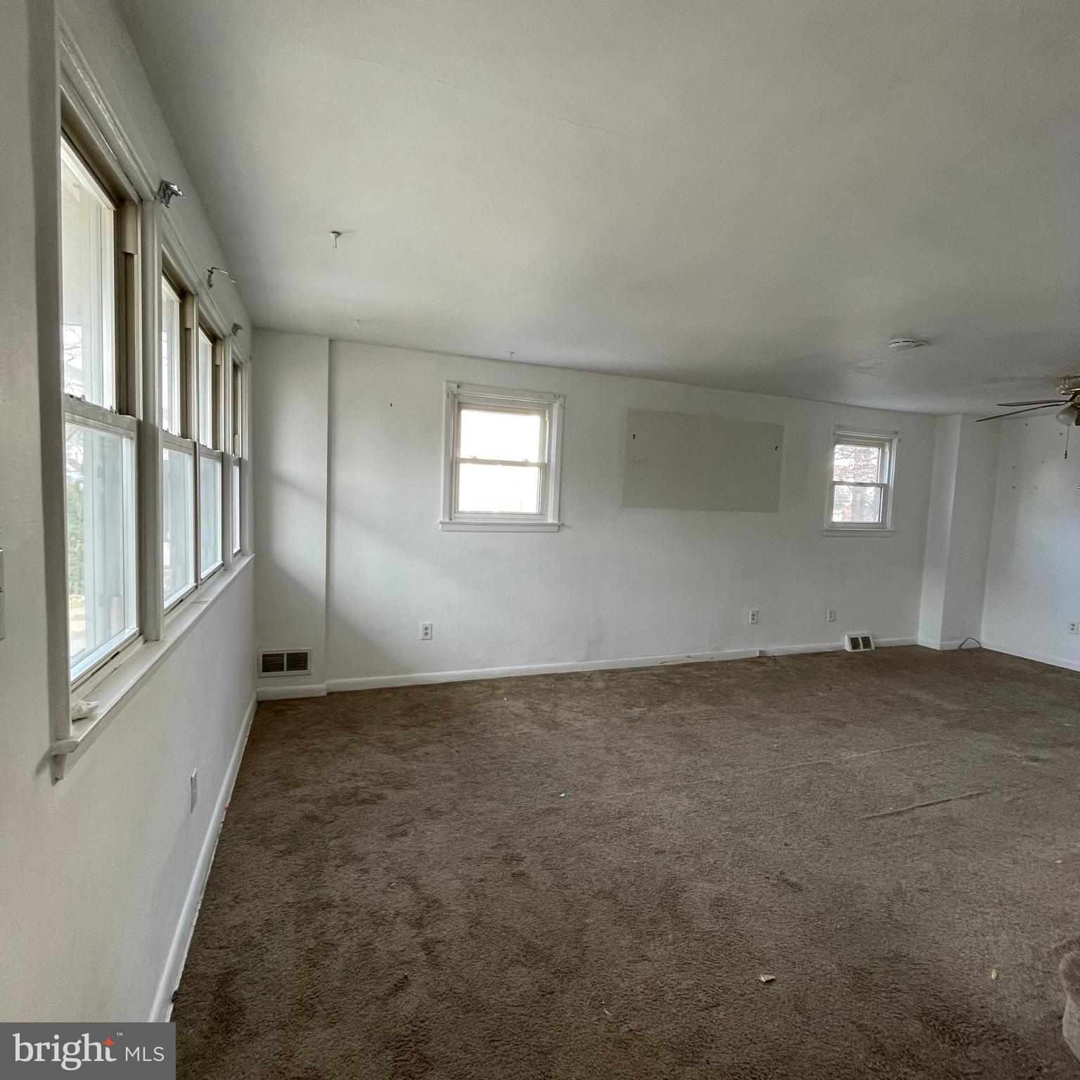 15 East Avon Road Brookhaven, PA 19015 - Photo 5 of 23