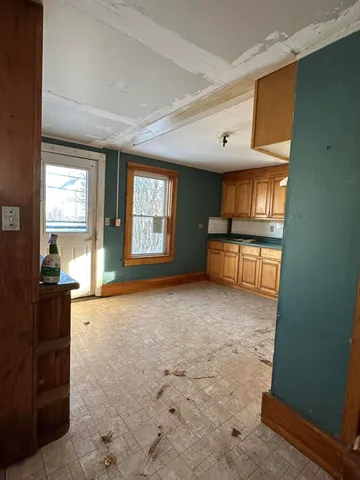 $187,900 | 32 High Street, Vinalhaven, ME 04863