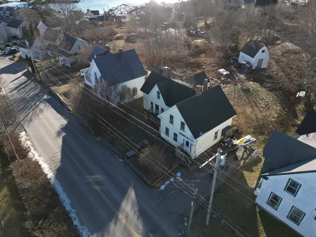 $187,900 | 32 High Street, Vinalhaven, ME 04863