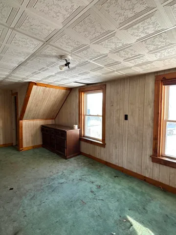 $187,900 | 32 High Street, Vinalhaven, ME 04863