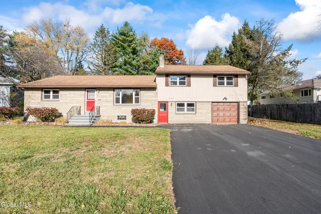 $435,000 | 627 Via Ponderosa, Guilderland, NY 12303
