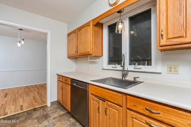 $435,000 | 627 Via Ponderosa, Guilderland, NY 12303