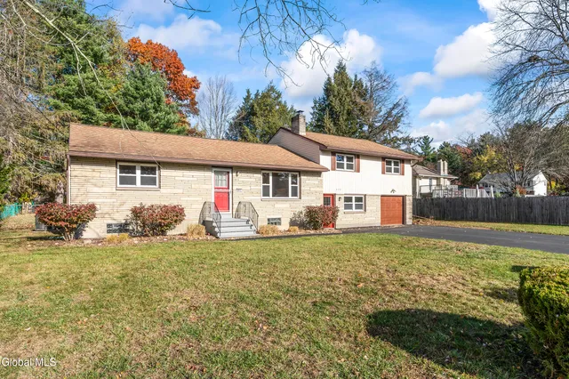 $435,000 | 627 Via Ponderosa, Guilderland, NY 12303