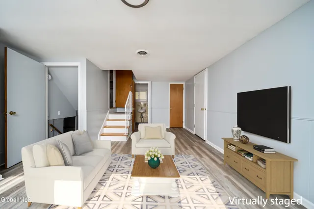 $435,000 | 627 Via Ponderosa, Guilderland, NY 12303