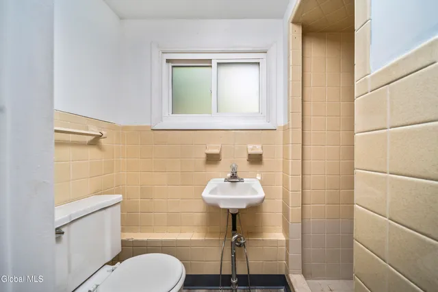 $435,000 | 627 Via Ponderosa, Guilderland, NY 12303