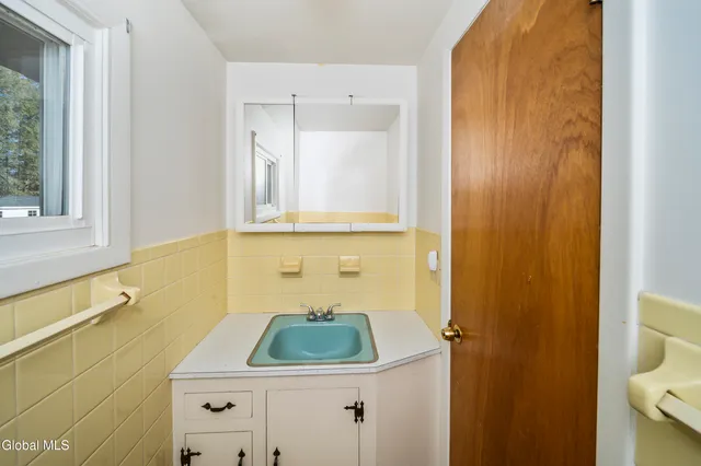 $435,000 | 627 Via Ponderosa, Guilderland, NY 12303