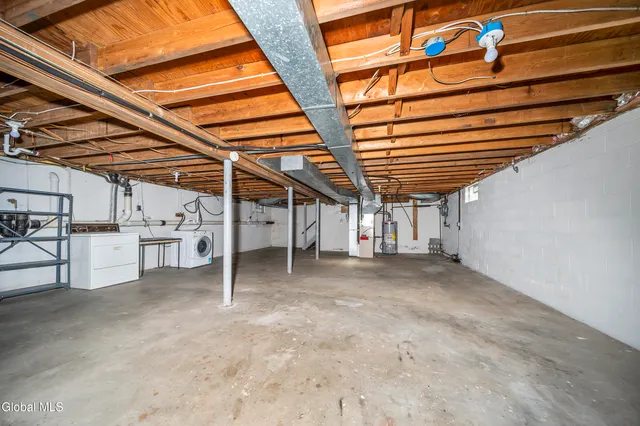 $435,000 | 627 Via Ponderosa, Guilderland, NY 12303