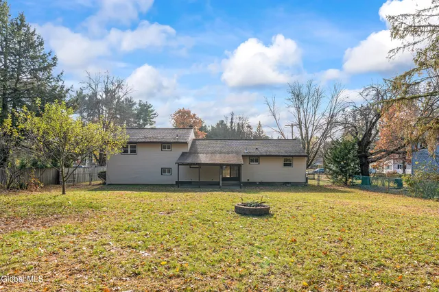 $435,000 | 627 Via Ponderosa, Guilderland, NY 12303