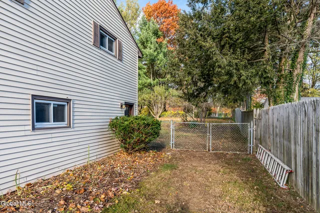 $435,000 | 627 Via Ponderosa, Guilderland, NY 12303