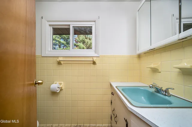 $435,000 | 627 Via Ponderosa, Guilderland, NY 12303