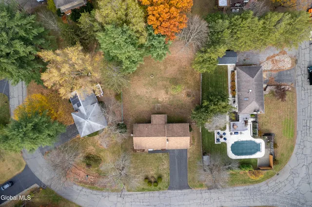 $435,000 | 627 Via Ponderosa, Guilderland, NY 12303