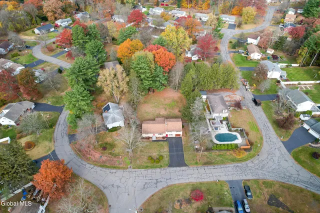 $435,000 | 627 Via Ponderosa, Guilderland, NY 12303