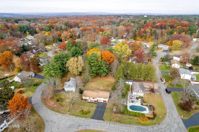 $435,000 | 627 Via Ponderosa, Guilderland, NY 12303