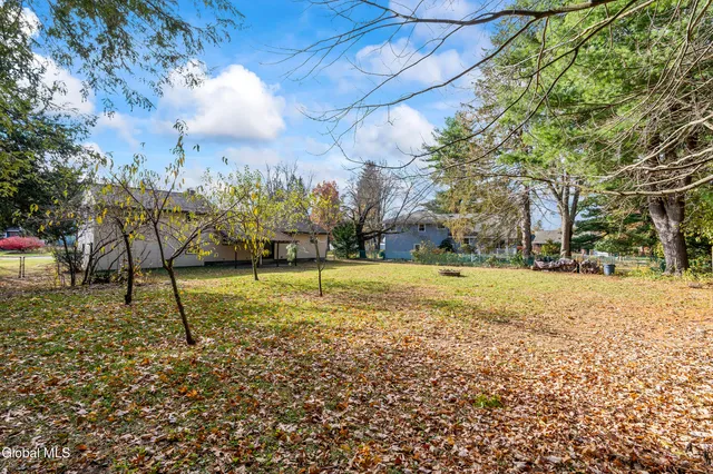 $435,000 | 627 Via Ponderosa, Guilderland, NY 12303