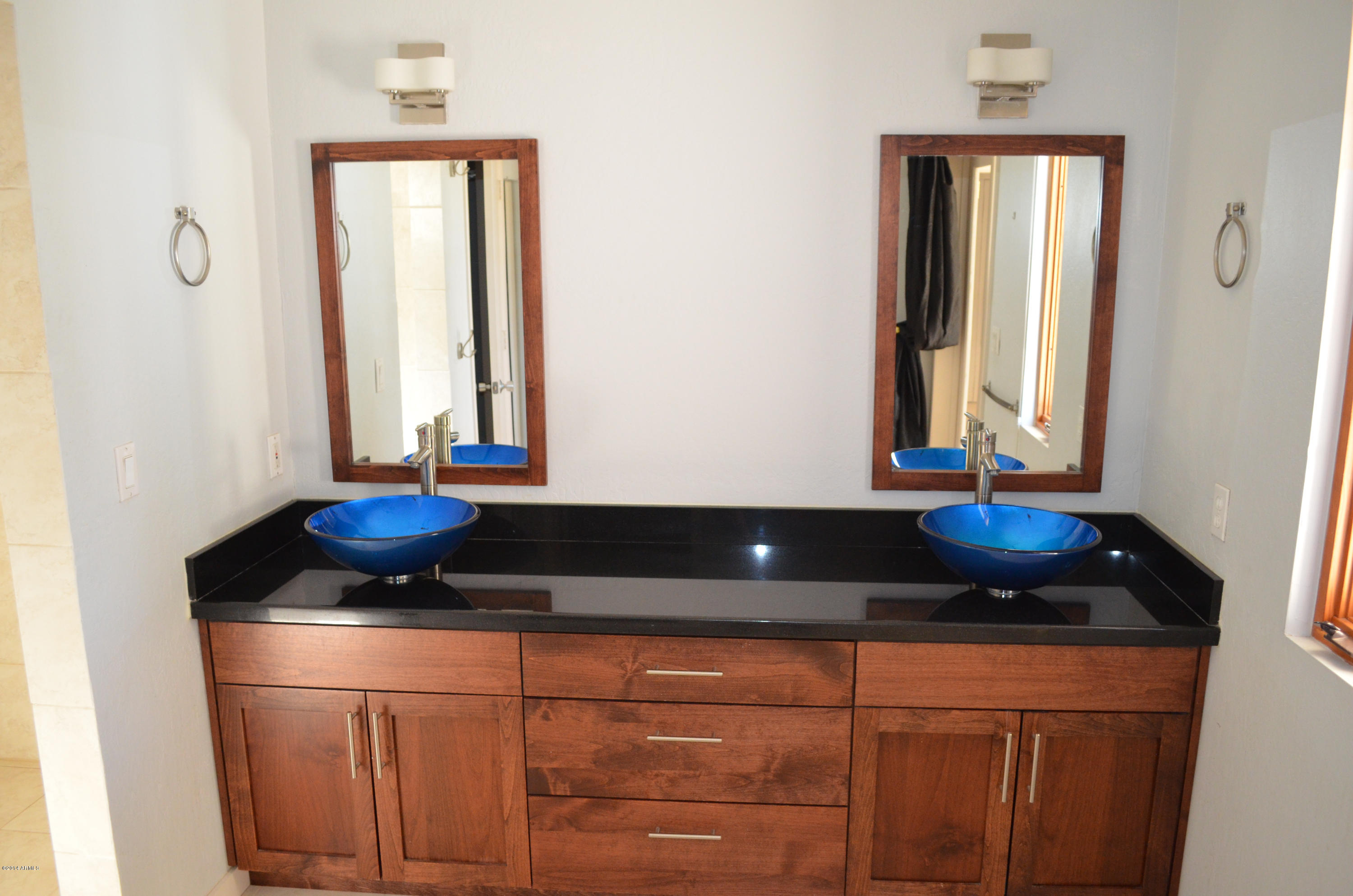 2806 East Frye Road Phoenix, AZ 85048 - Photo 13 of 24 Master Suite double sinks