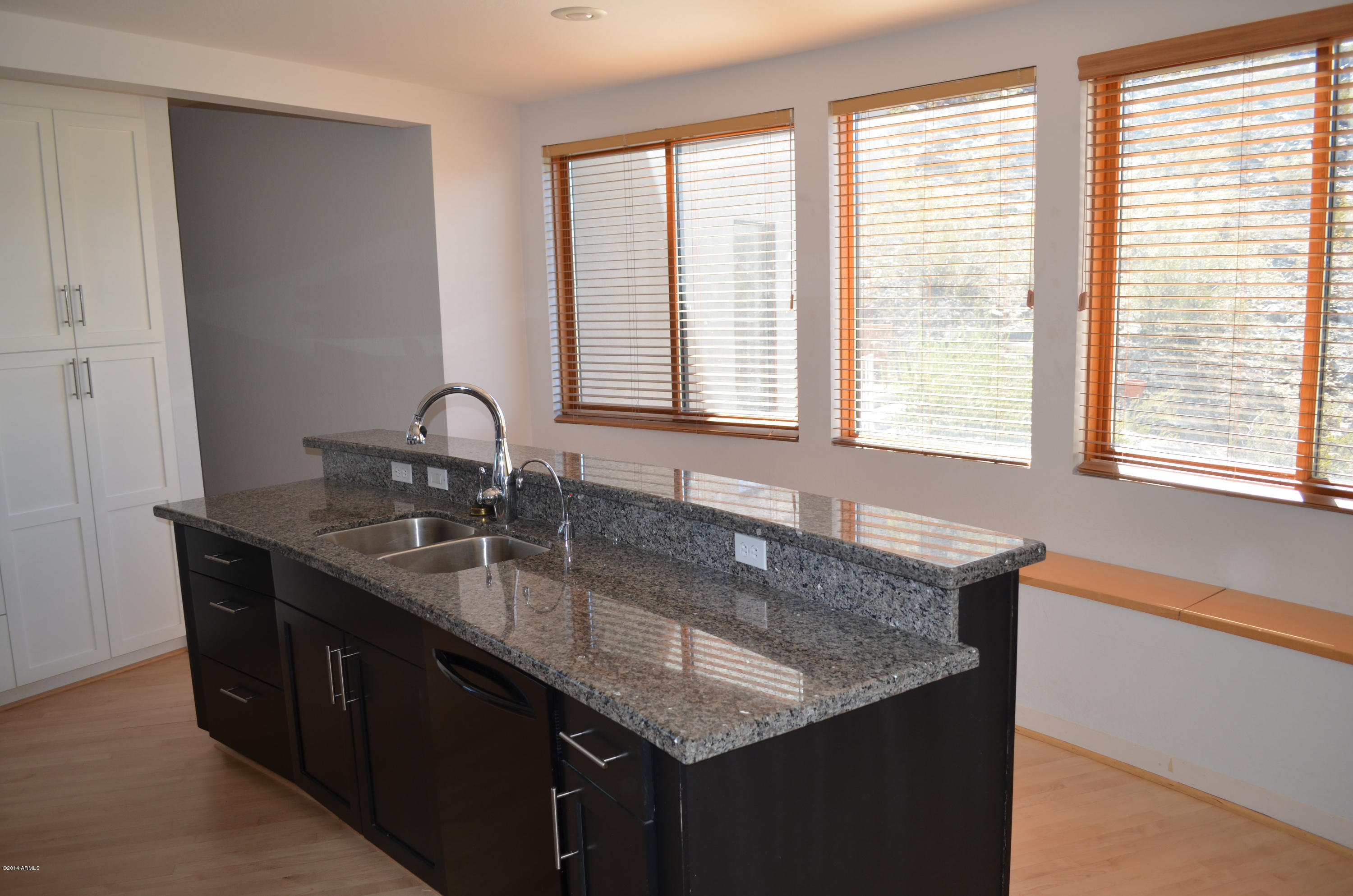 2806 East Frye Road Phoenix, AZ 85048 - Photo 9 of 24 Kitchen bar with mountain views