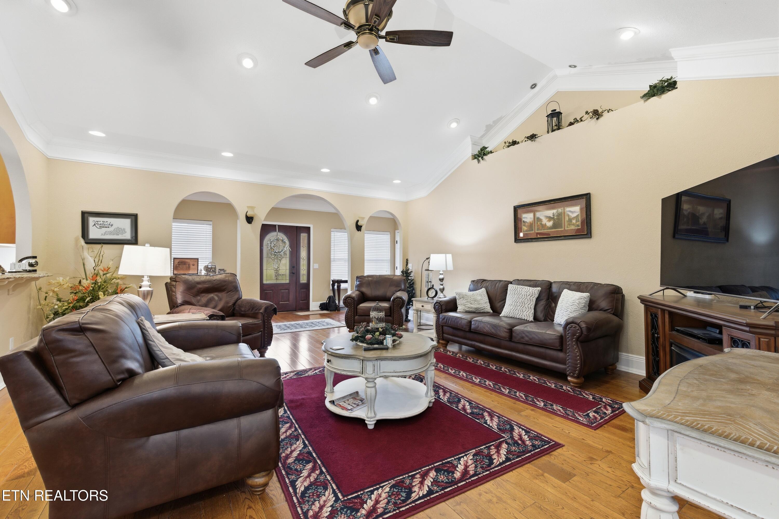 306 Constellation Lane Kodak, TN 37764 - Photo 15 of 47 Living Area