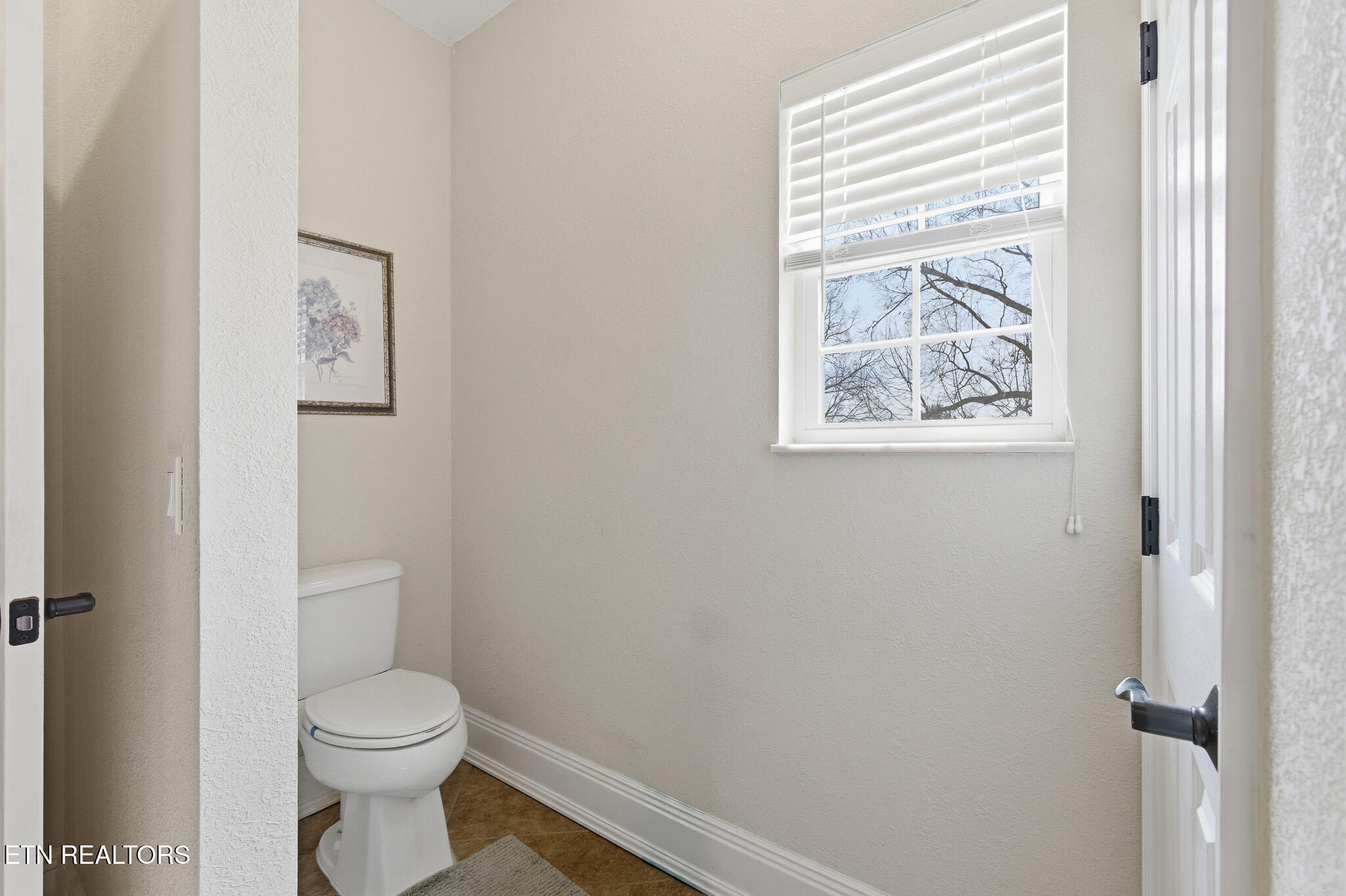306 Constellation Lane Kodak, TN 37764 - Photo 23 of 47 Master Bath