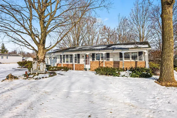 $194,900 | 718 South Douglas Avenue, Three Rivers, MI 49093