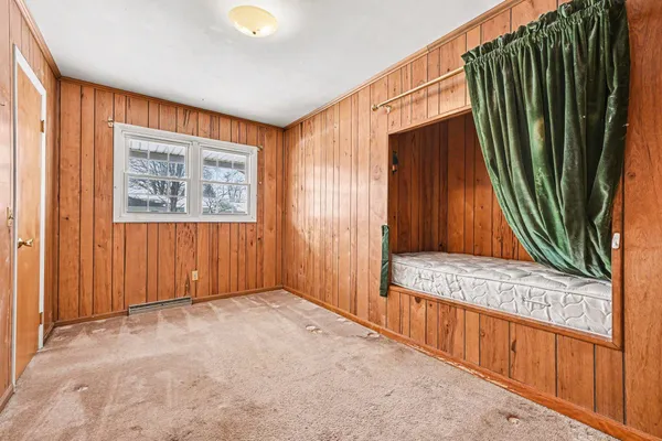 $194,900 | 718 South Douglas Avenue, Three Rivers, MI 49093