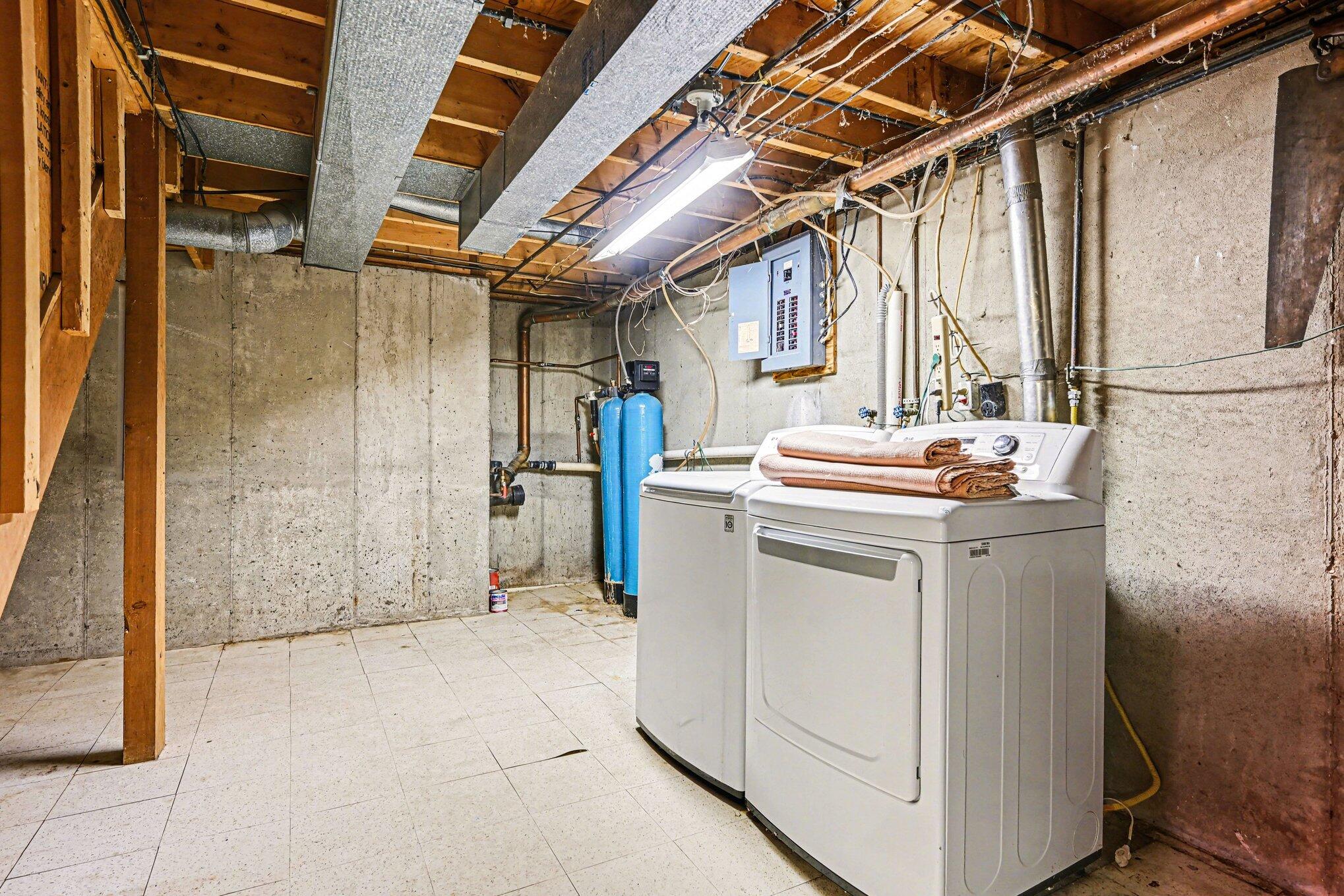 718 South Douglas Avenue Three Rivers, MI 49093 - Photo 15 of 22 021_file_9096