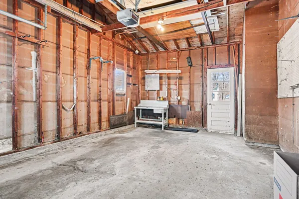 $194,900 | 718 South Douglas Avenue, Three Rivers, MI 49093