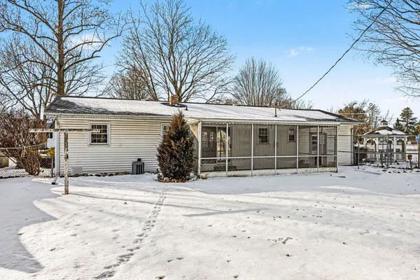 $194,900 | 718 South Douglas Avenue, Three Rivers, MI 49093