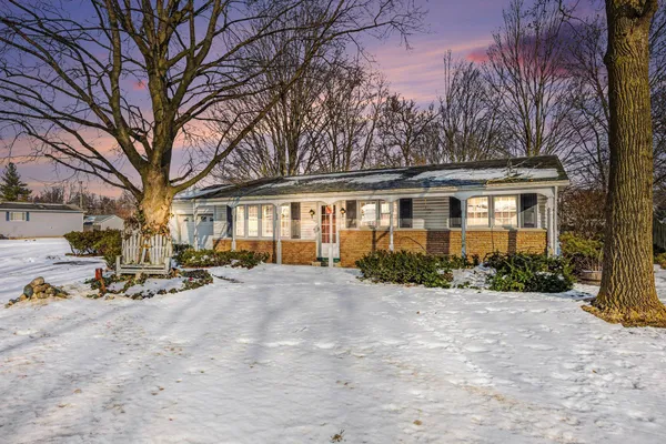 $194,900 | 718 South Douglas Avenue, Three Rivers, MI 49093