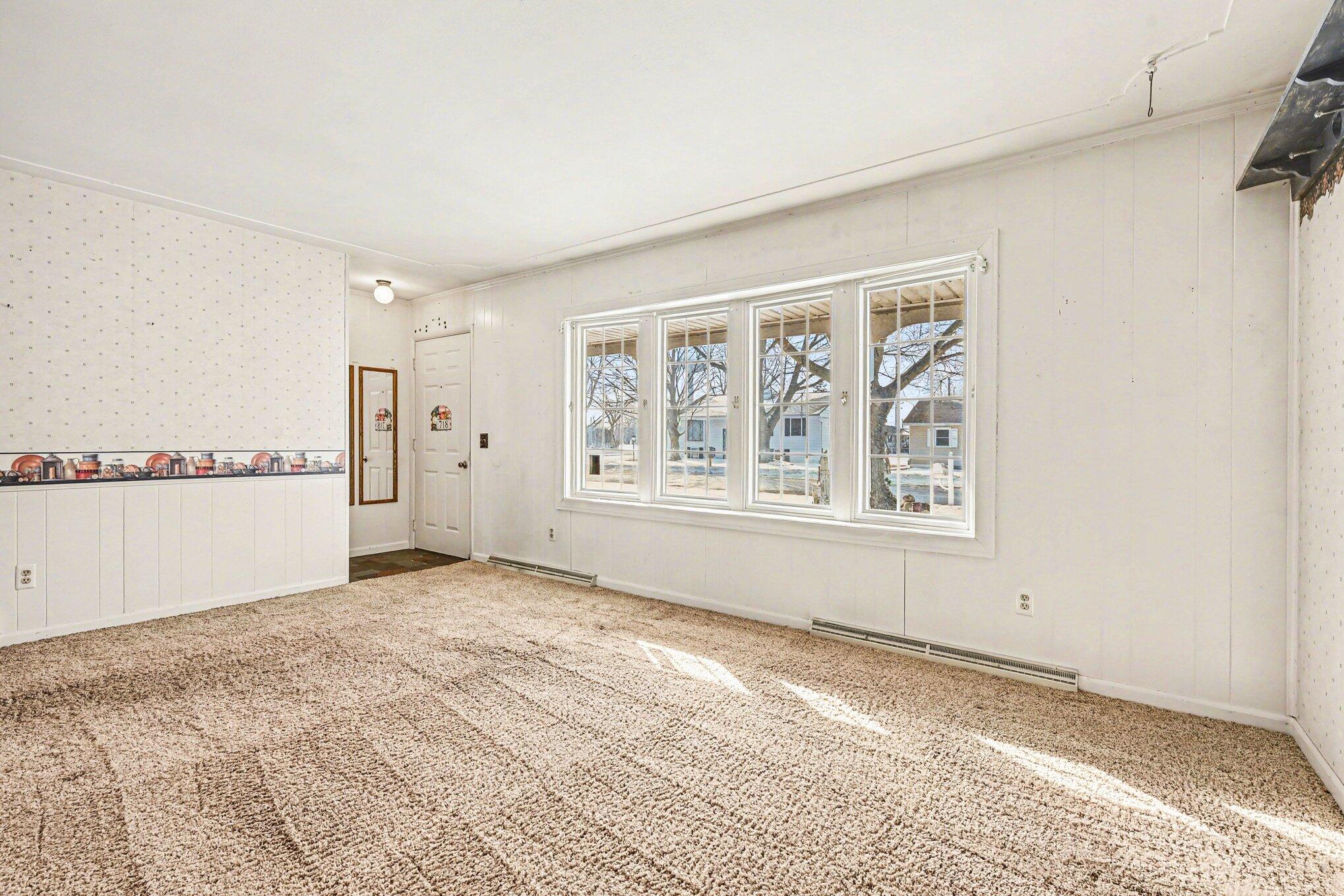 718 South Douglas Avenue Three Rivers, MI 49093 - Photo 3 of 22 004_file_6183