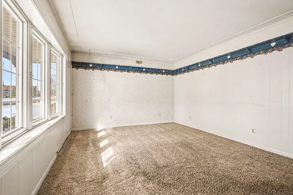 $194,900 | 718 South Douglas Avenue, Three Rivers, MI 49093