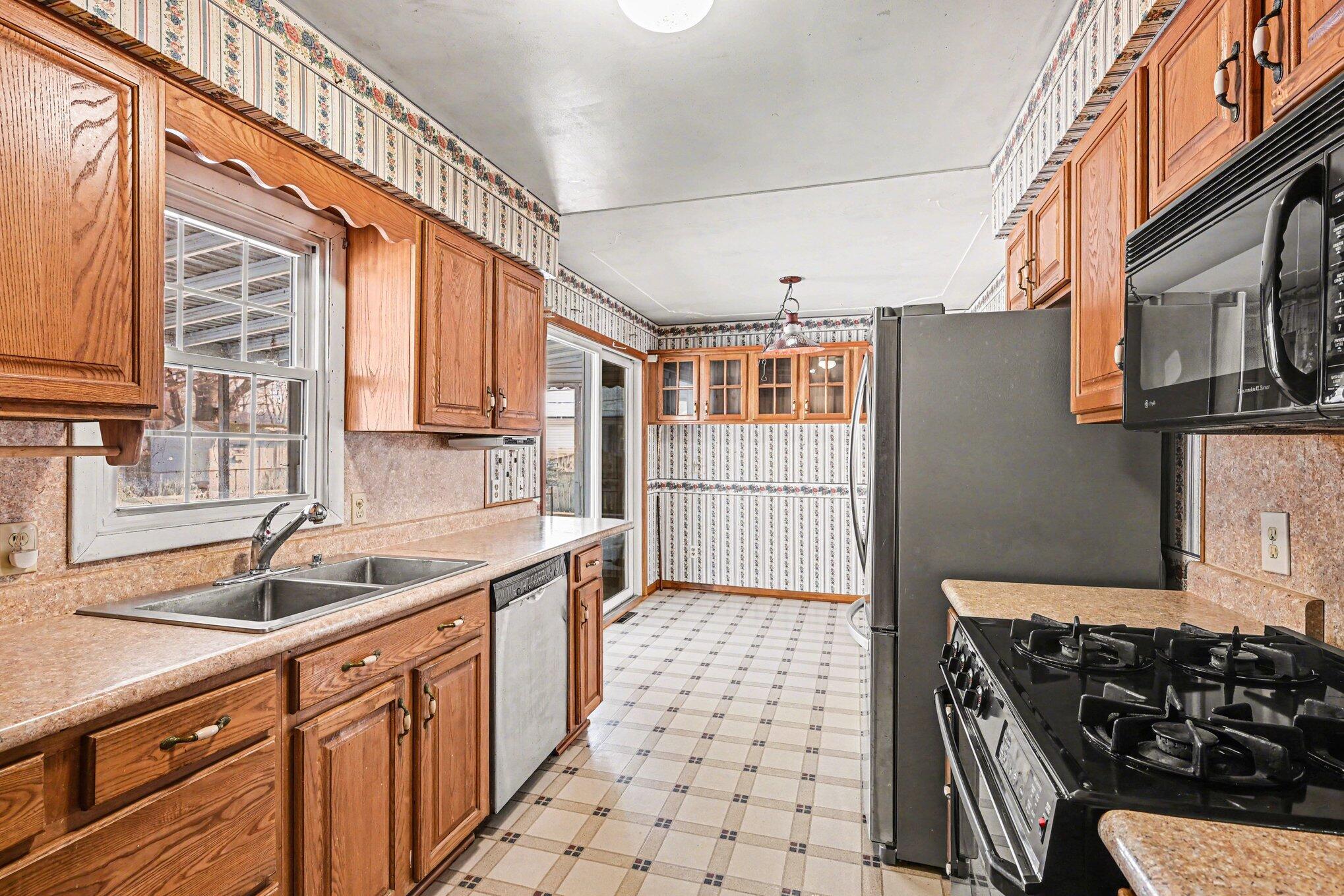 718 South Douglas Avenue Three Rivers, MI 49093 - Photo 5 of 22 008_file_6385