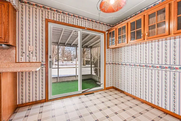 $194,900 | 718 South Douglas Avenue, Three Rivers, MI 49093