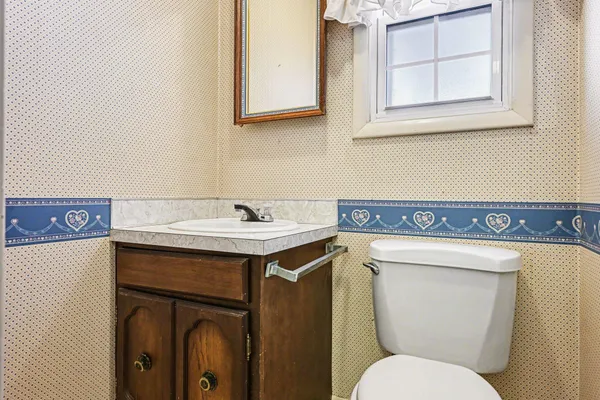 $194,900 | 718 South Douglas Avenue, Three Rivers, MI 49093