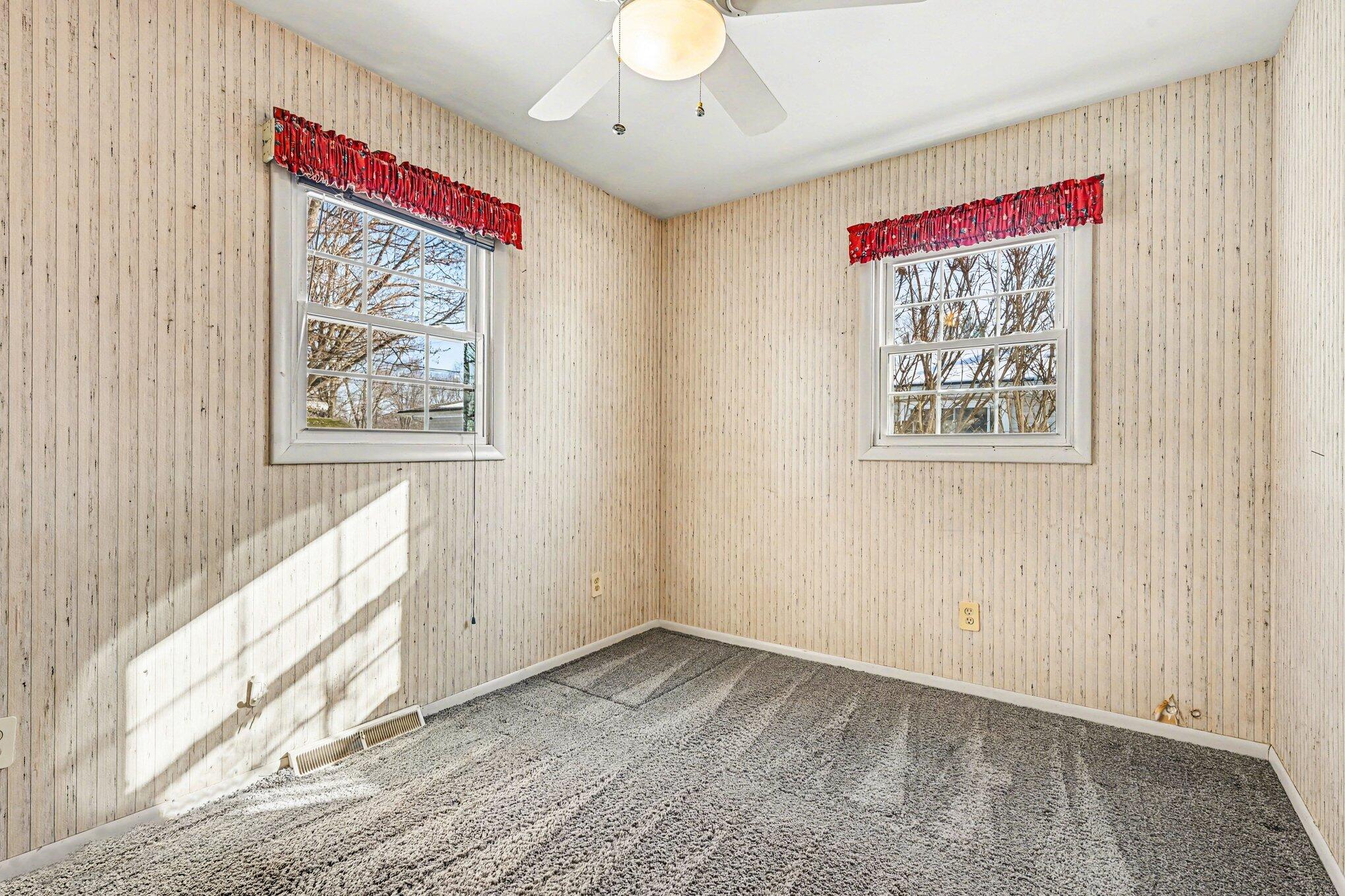 718 South Douglas Avenue Three Rivers, MI 49093 - Photo 10 of 22 013_file_5042