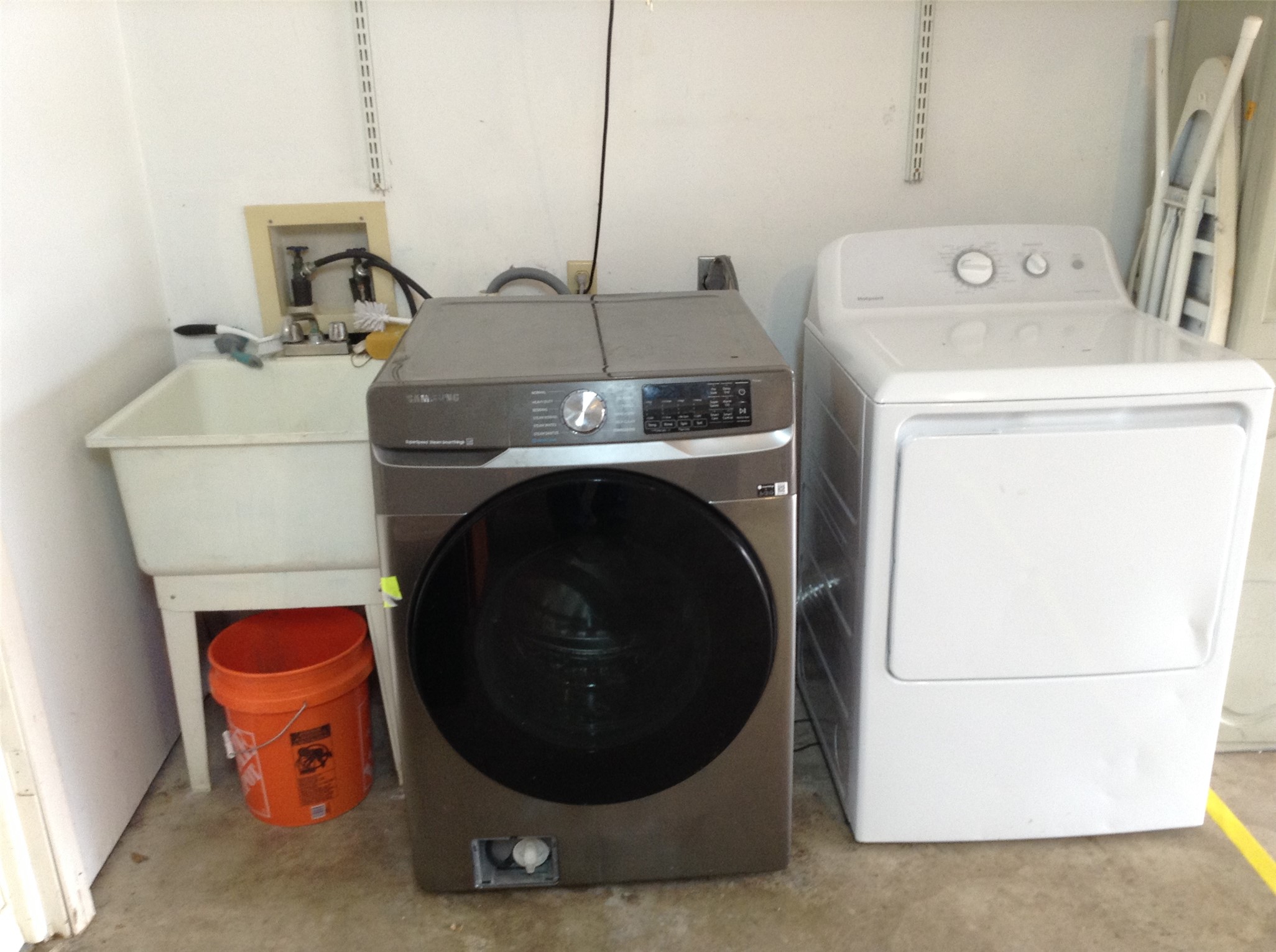 12007 Scribe Drive Austin, TX 78759 - Photo 25 of 35 a utility room with dryer and washer