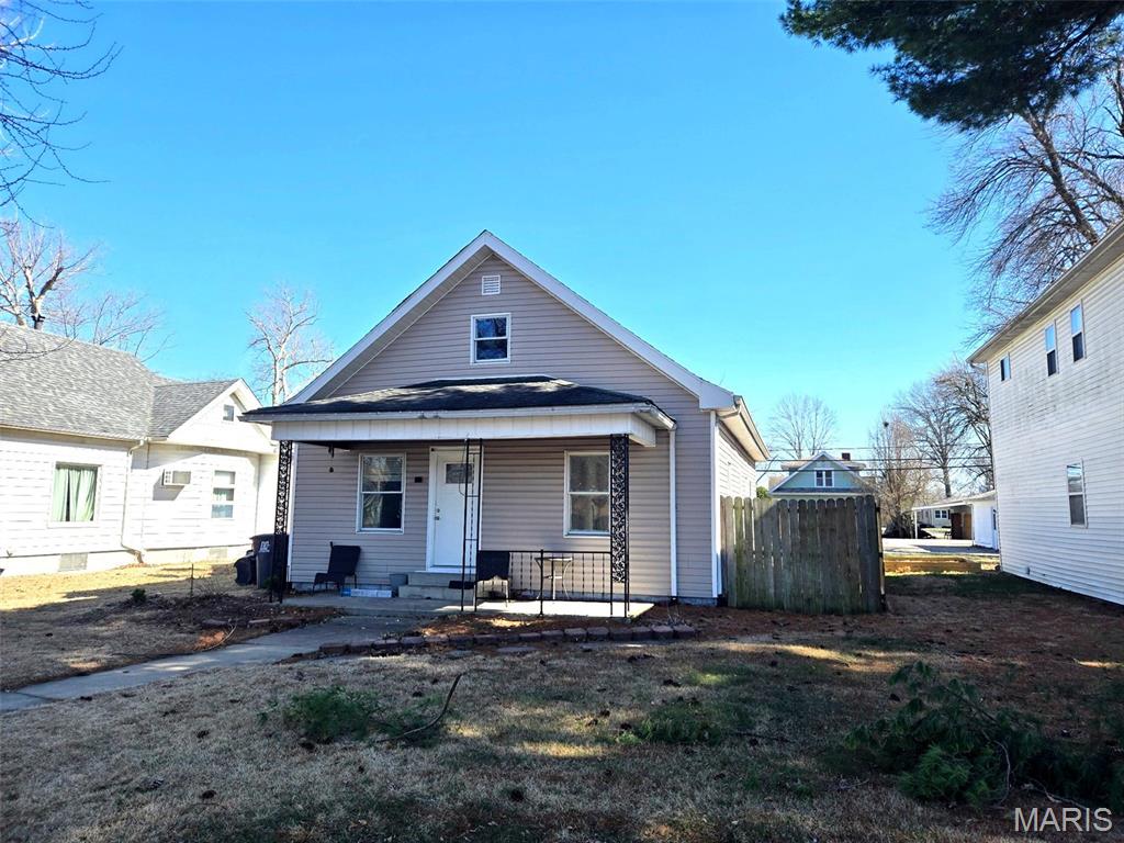212 East Elm Street Gillespie, IL 62033 - Photo 1 of 17