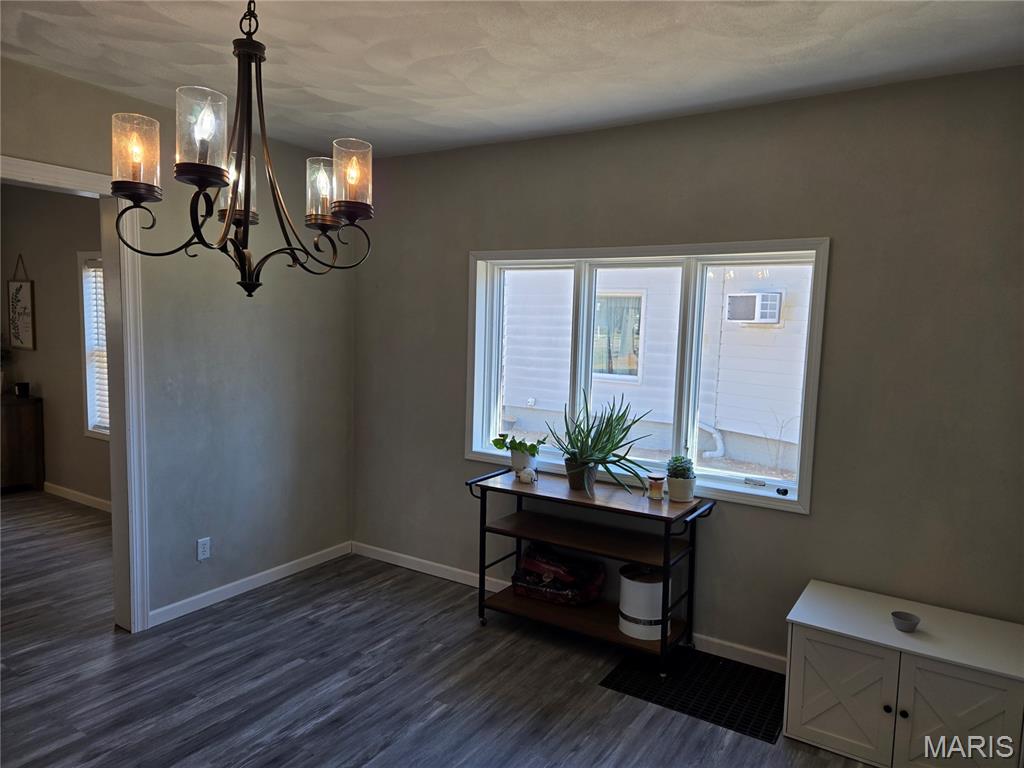 212 East Elm Street Gillespie, IL 62033 - Photo 4 of 17