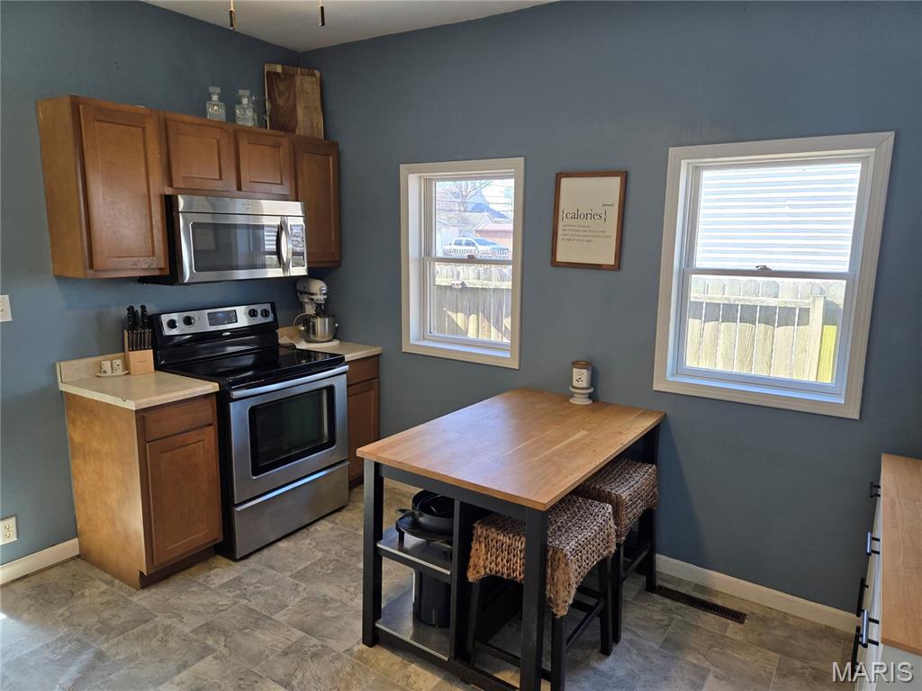 212 East Elm Street Gillespie, IL 62033 - Photo 5 of 17